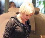 Renée Zellweger au salon de manucure-pédicure Nail Garden à Toluca Lake, le 11 avril 2010 