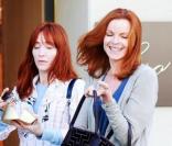 Marcia Cross faisant du shopping avec sa soeur à Beverly Hills, le 12 avril 2010
