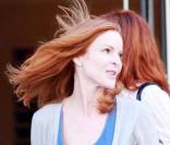 Marcia Cross faisant du shopping avec sa soeur à Beverly Hills, le 12 avril 2010