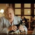 Regardez Mickey Rourke au bras de sa divine poupée russe vider le bar d'un hôtel de luxe !