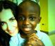 Demi Moore et un petit garçon, pris en photo par l'Iphone de Demi, lors d'un voyage humanitaire sur l'île de Haïti le 13 avril 2010