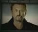 Johnny Hallyday interprète  Tous ensemble ! , à l'occasion du Mondial 2002.