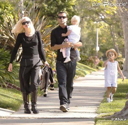 Gwen Stefani et Gavin Rossdale ont deux enfants : Kingston, 3 ans et Zuma, 1 an et demi ! Ici à Los Angeles, le 4 avril 2010 !