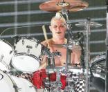 Adrian Young, batteur des No Doubt : sa femme Nina est enceinte d'une petite fille !