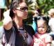 Katherine Heigl passe un moment en famille accompagnée de son adorable petite Naleigh à Malibu le 30 avril 2010