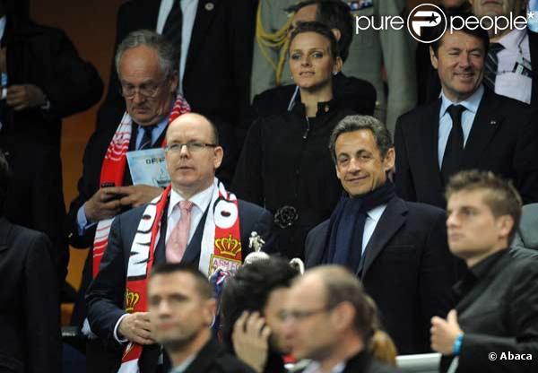 Nicolas Sarkozy, Albert II de Monaco, Charlene Wittstock et Christian Estrosi assistent au match PSG-Monaco en finale de la Coupe de France au Stade de France