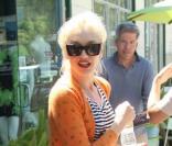 Gwen Stefani à la sortie de son salon de manucure à West Hollywood le 1er mai 2010