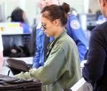 Nicole Richie à l'aéroport de Los Angeles, le 2 mai 2010