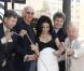 Julia Louis-Dreyfus au côté de son mari Brad Hall et de leurs deux fils Charles et Henry lors de l'inauguration de son étoile sur le Walk of Fame le 04 mai 2010 à Hollywood