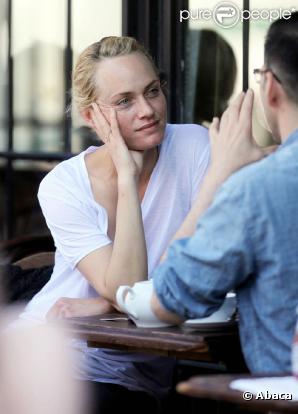 Amber Valletta au naturel dans les rues de New York. Le 4 mai 2010