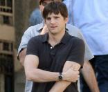 Ashton Kutcher sur le plateau de son nouveau projet, à Los Angeles, le 6 mai 2010.