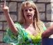 Kirstie Alley est énervée et nous fait... un doigt d'honneur !