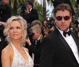 Russell Crowe, accompagné de sa femme, présente le film Robin des Bois pour l\'ouverture du festival de Cannes le 12 mai 2010