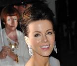 Kate Beckinsale en Marchesa peu avant la soirée du film d'ouverture Robin des Bois sur la plage de l'hôtel Majestic lors du 63e Festival international du film de Cannes le 12 mai 2010