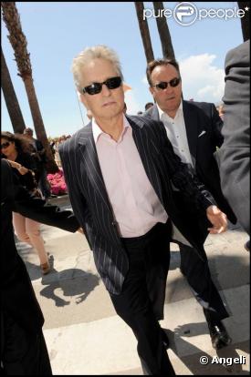 Michael Douglas vient présenter Wall Street 2 (63ème Festival de Cannes, 13 mai 2010)