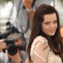 Cannes 2010 - L'exquise Roxanne Mesquida illumine la croisette avec son premier film américain !