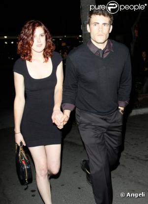 Rumer Willis a été aperçue en compagnie de son chéri Micah Alberti, à la sortie du club californien Voyeur  Nightclub, ce jeudi 13 mai.