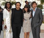 Javier Bardem, Maricel Alvarez, le réalisateur Alejandro Gonzalez Inarritu et Diaryatou Daff lors du photocall du film Biutiful pendant le 63e festival de Cannes le 17 mai 2010