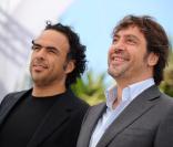 Alejandro Gonzalez Inarritu et Javier Bardem lors du photocall du film Biutiful pendant le 63e festival de Cannes le 17 mai 2010