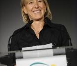 En mai 2010, un mois après avoir annoncé qu'elle était atteinte d'un cancer du sein, Martina Navratilova participera au double vétérans de Roland-Garros