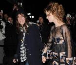 Vanessa Paradis était mise à l'honneur lors d'un dîner organisé à Cannes le 18 mai par Canal+, Chanel et Madame Figaro, et a eu une bien belle surprise avec la venue et le concert de Patti Smith !