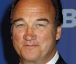 Jim Belushi arrive à la soirée CBS 2010 pour la saison 2010/2011 au Parc Damrosch à New York le 19 mai 2010