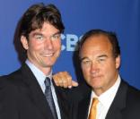 Jerry O\'Connell et Jim Belushi arrivent à la soirée CBS 2010 pour la saison 2010/2011 au Parc Damrosch à New York le 19 mai 2010
