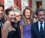 Candice Hugo, Mireille Darc, Nicole Coullier et Nicolas Sarkozy à la remise d\'insigne de Gilbert Coullier, le 20 mai 2010.