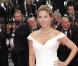 Elsa Pataky : Sublimée dans une longue robe blanche dotée d'une traîne impériale de la maison Roberto Cavalli.
