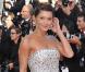 Emma de Caunes lors de la montée des marches de la cérémonie de clôture du Festival de Cannes, le 23 mai 2010