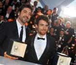 Javier Bardem et Elio Germano, prix d'interprétation ex aequo (respectivement pour Biutiful et La Nostra Vita), après la cérémonie de clôture du 63e festival de Cannes le 23 mai 2010