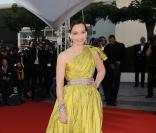 La maîtresse de cérémonie Kristin Scott Thomas après la cérémonie de clôture du 63e festival de Cannes le 23 mai 2010