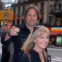 John Corbett : Loin de son personnage de Sex and the City, il est au paradis avec la superbe Bo Derek !