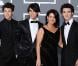 Les Jonas Brothers et leur mère Denise  
