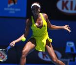 Venus Williams et les années 2000 : 10 ans de looks en courts complètement fous, fashion, bariolés, osés et courts évidemment ! Ici à l'Open de Melbourne en janvier 2010.