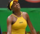 Venus Williams et les années 2000 : 10 ans de looks en courts complètement fous, fashion, bariolés, osés et courts évidemment ! Ici à l'Open de Melbourne en janvier 2006. 