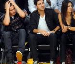 Zac Efron assiste au match de basket Los Angeles Lakers-Phoenix Suns, jeudi 27 mai, en compagnie de Ryan Rottman, Nina Dobrev et Ian Somerhalder.  