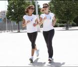 Aurélie Vaneck et Elodie Varlet, Ninon et Estelle de Plus Belle La Vie, s'entraînent pour la course La Marseillaise des Femmes. Ici, à Marseille, au Stade Vélodrome, le 30/05/10