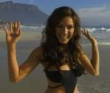 Kelly Brook lors du shooting pour le magazine  FHM  du mois de juillet 2010