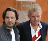 Patrick Poivre d'Arvor et son fils aîné Arnaud à Roland-Garros lors des internationaux de tennis le 2 juin 2010