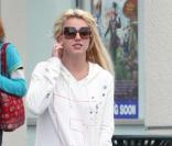 Britney Spears accompagne ses enfants à l'école, à Los Angeles, il y a quelques jours, entourée d'un garde du corps.