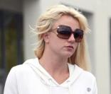Britney Spears accompagne ses enfants à l'école, à Los Angeles, il y a quelques jours, entourée d'un garde du corps.