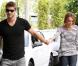 Miley Cyrus et son petit ami Liam Hemsworth se promènent dans les rues de Toluca Lake à Los Angeles le 8 juin 2010
