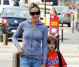 Sarah Jessica Parker accompagne son petit James à l'école, vendredi 11 juin.