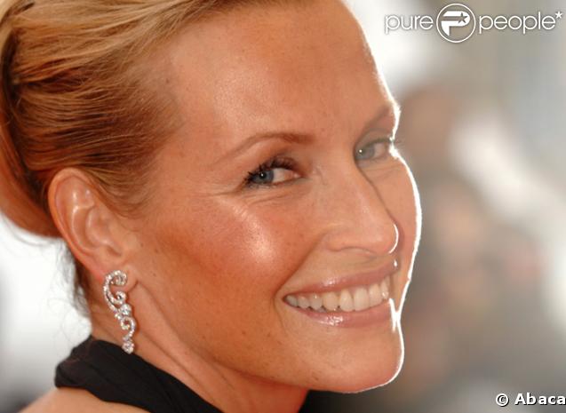 Estelle Lefébure toujours au top !