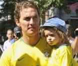 Matthew McConaughey et Levi à New York le 15 juin 2010.