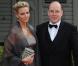 Albert II de Monaco et Charlene Wittstock prenaient part, le vendredi 18 juin 2010, au banquet et au gala donné en l'honneur du mariage de Victoria de Suède et Daniel Westling, célébré le lendemain.