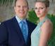 Charlene Wittstock et Albert annoncent leurs fiançailles le 23 juin 2010. Quelle bague ! 