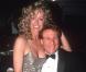 Farrah Fawcett, une drôle dame disparue bien trop tôt le 25 juin 2009 ! Ici, la sublime Farrah Fawcett en 1989 au côté de son homme Ryan O'Neal ! 
