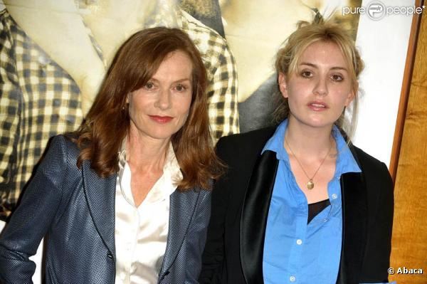 Isabelle Huppert et Lolita Chammah à l'occasion de l'avant-première de  Copacabana , au Cinéma l'Arlequin, à Paris, le 28 juin 2010.